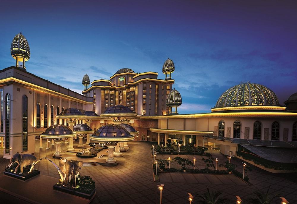 Sunway Resort Hotel Petaling Jaya Zewnętrze zdjęcie The Palace of the Golden Horses