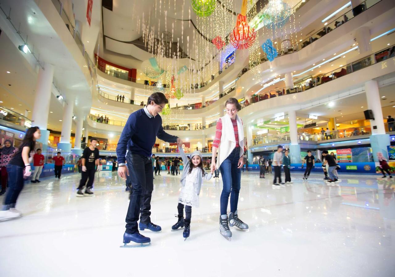 Sunway Resort Hotel Petaling Jaya Zewnętrze zdjęcie Ice rink at the mall